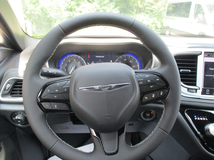 Número de imagen Chrysler Pacifica negro 6