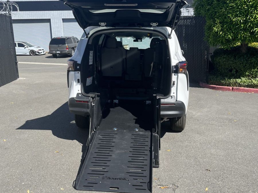 New 2025 Toyota Sienna Hybrid LE W 3RD ROW - BraunAbility Commercial Rear Entry Entry Fold Out Manual Ramp