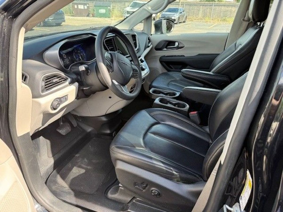 2023 CHRYSLER PACIFICA - Image 10