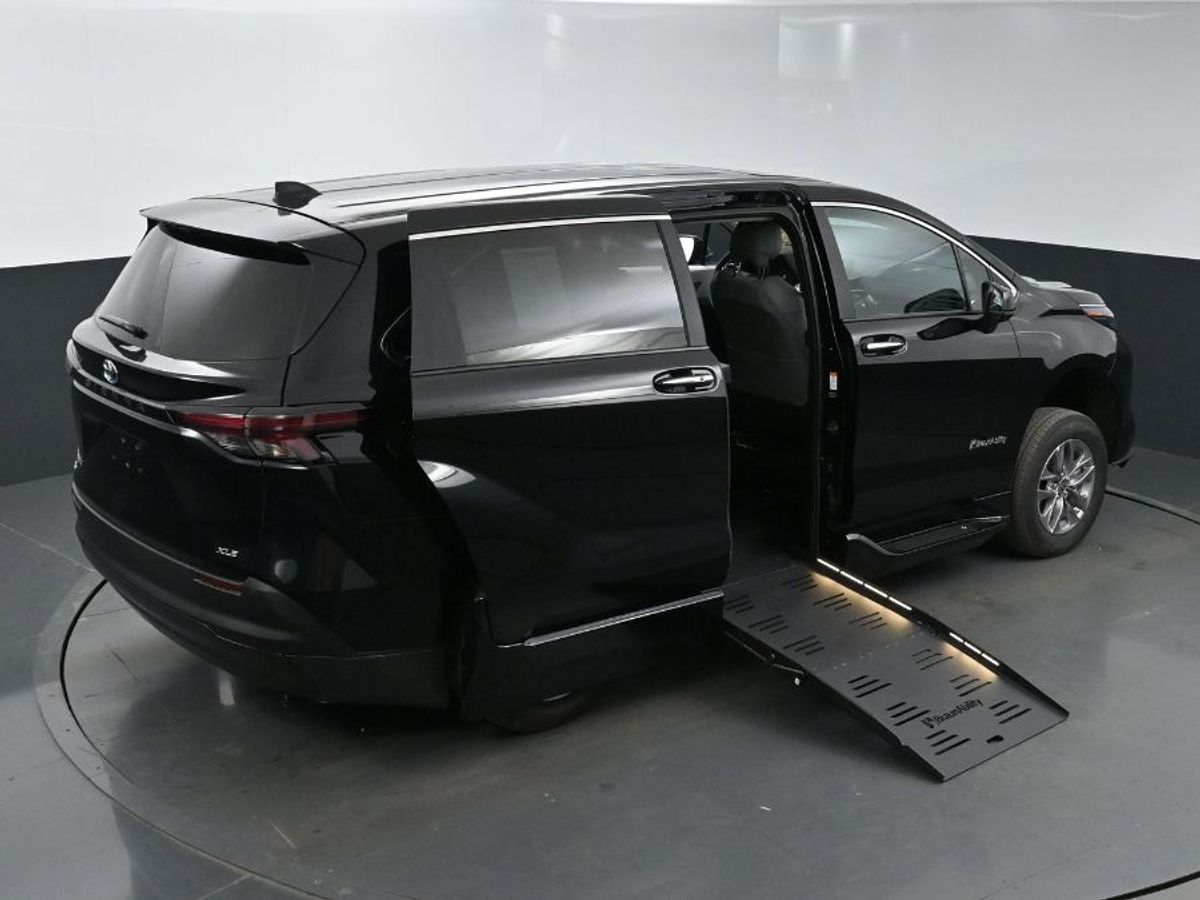 2025 TOYOTA SIENNA - Image 25