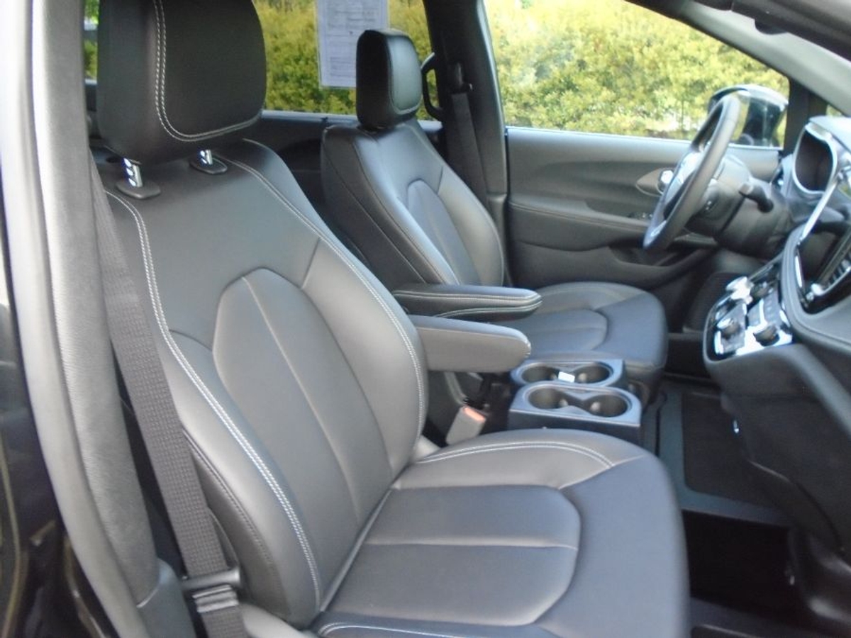 2025 CHRYSLER PACIFICA - Image 13