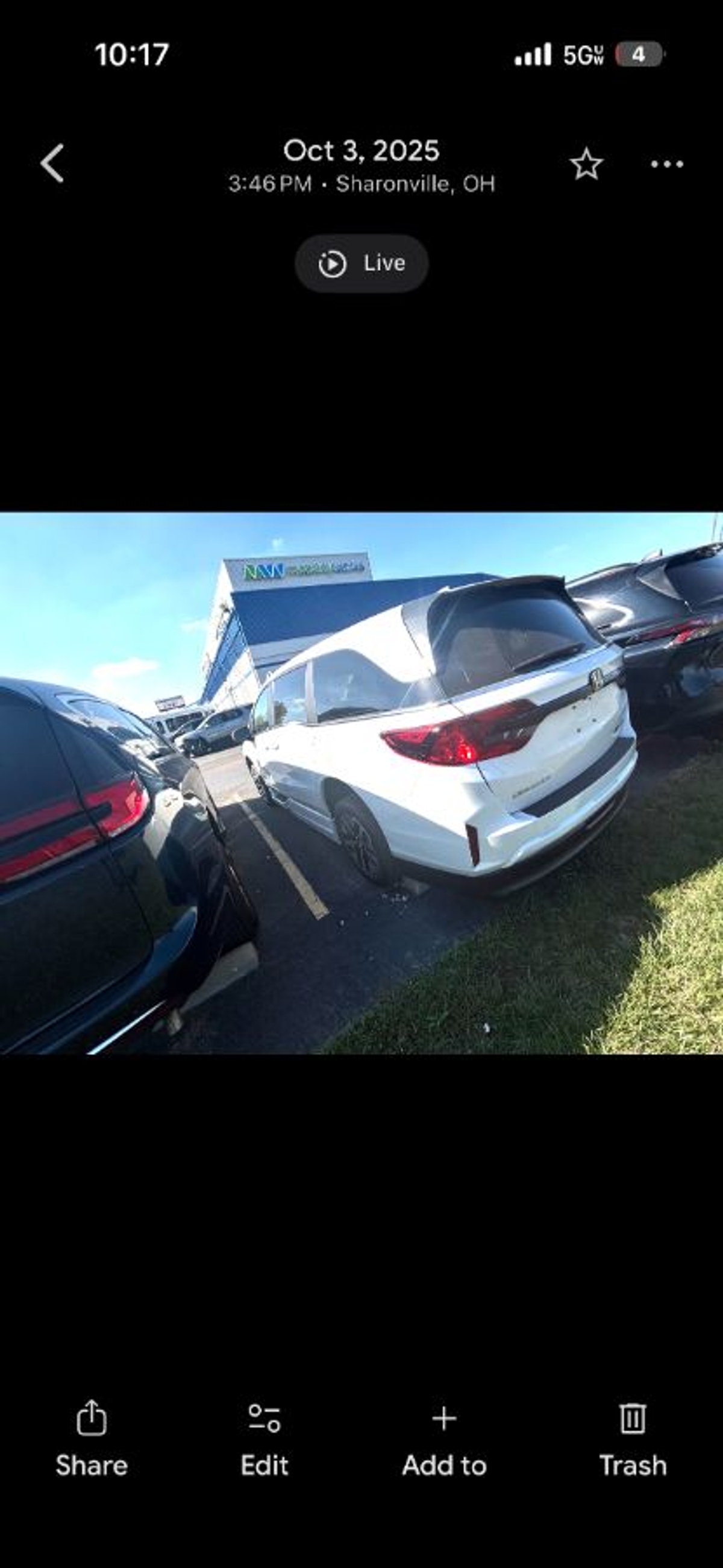 White Honda Odyssey image number 9