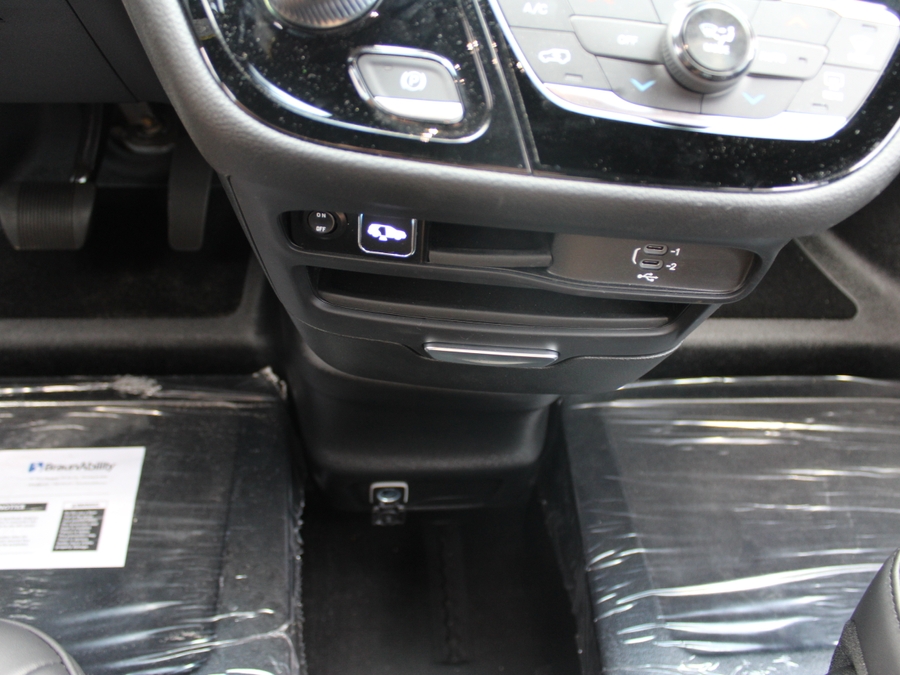 Número de imagen Chrysler Pacifica negro 12