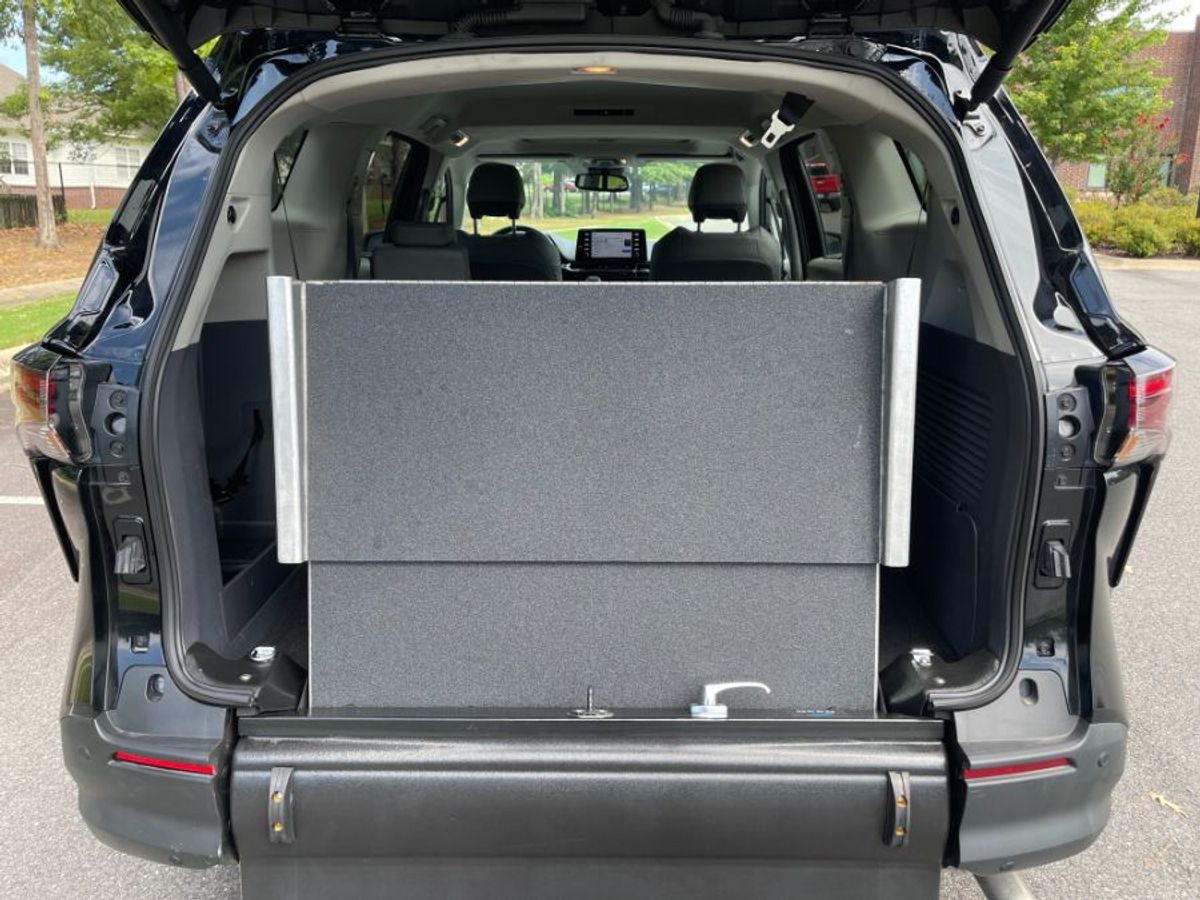 Black Toyota Sienna image number 8