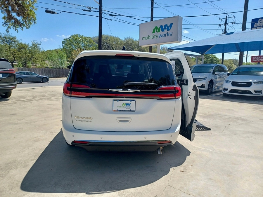 White Chrysler Pacifica image number 8
