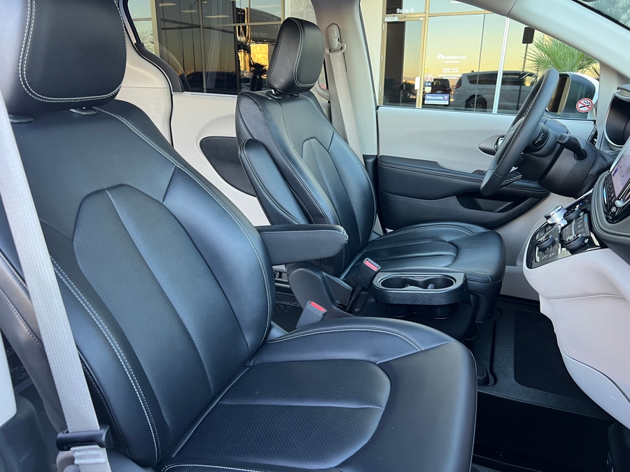 Used 2023 Chrysler Pacifica Touring L Safety - BraunAbility Side Entry Entry In Floor Automatic Ramp