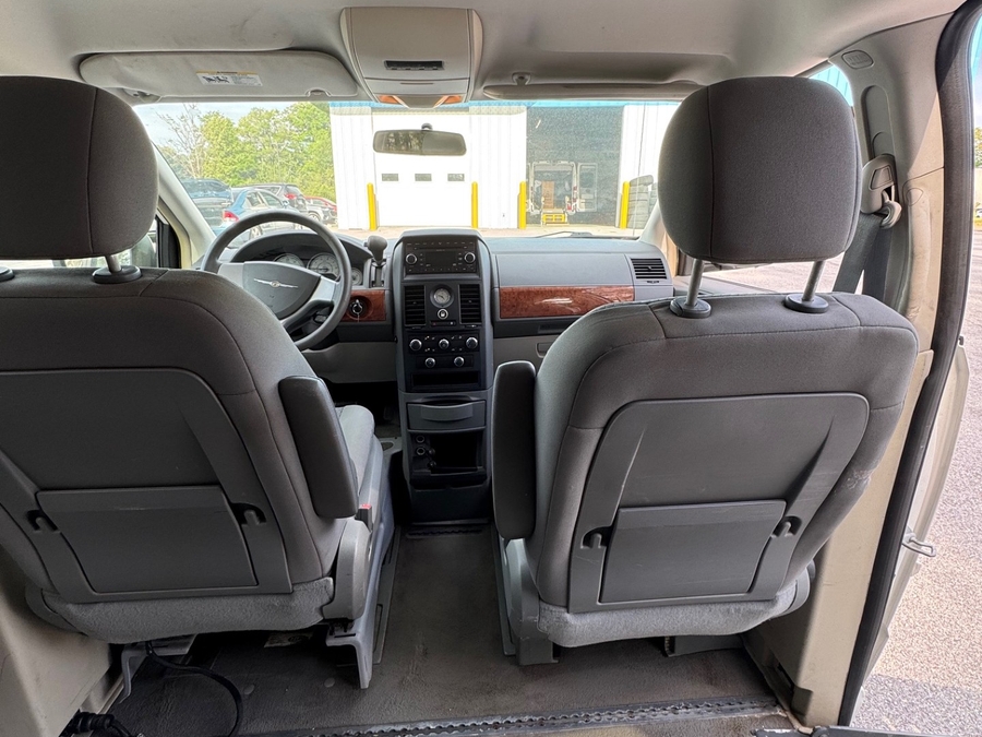 White Chrysler Town and Country image number 7