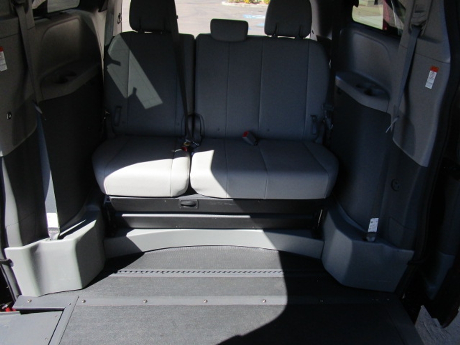 Used 2020 Toyota Sienna XLE - BraunAbility Side Entry Entry In Floor Automatic Ramp