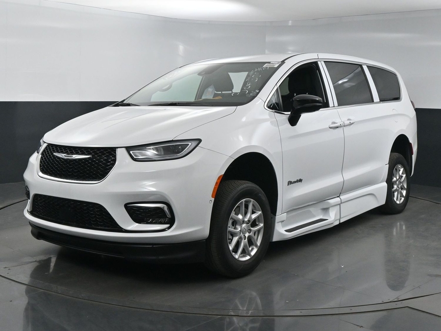 New 2025 Chrysler Pacifica Select Safety - BraunAbility Side Entry Entry Fold Out Automatic Ramp