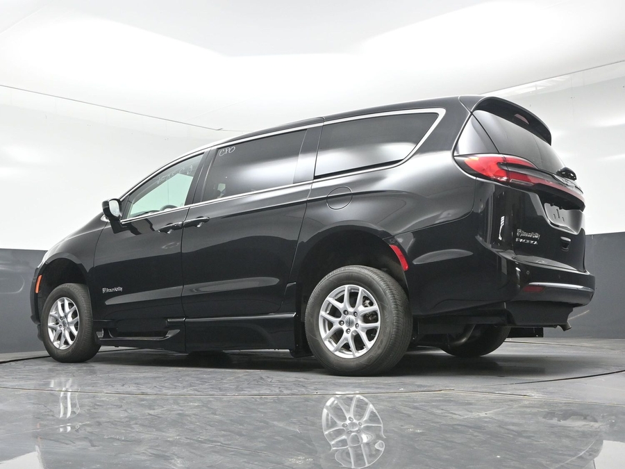Used 2024 Chrysler Pacifica Touring L - BraunAbility Side Entry In Floor Automatic Ramp