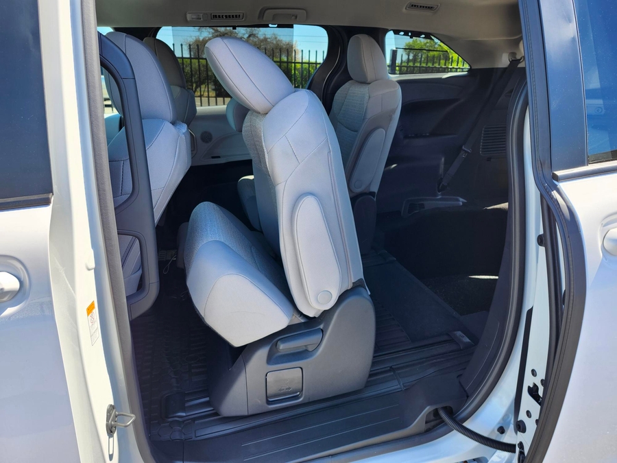 New 2026 Toyota Sienna Hybrid LE - Vantage Mobility Commercial Rear Entry Entry Fold Out Manual Ramp
