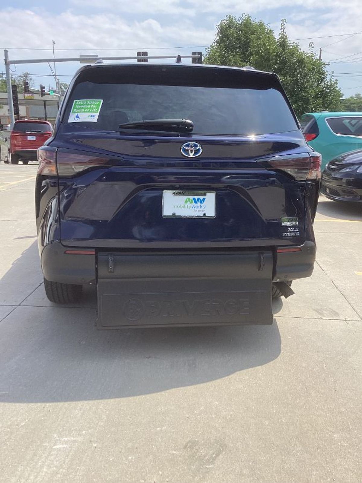 2024 TOYOTA SIENNA - Image 3
