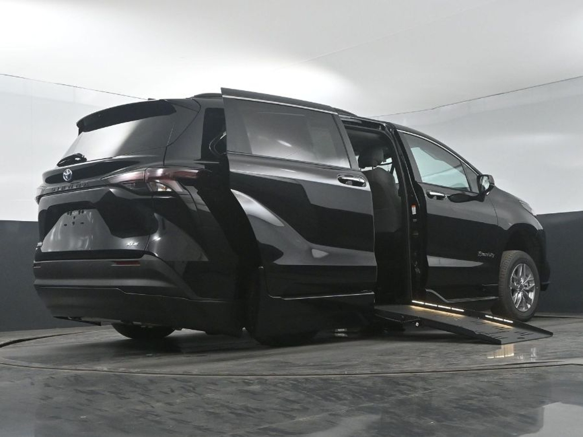 2025 TOYOTA SIENNA - Image 22