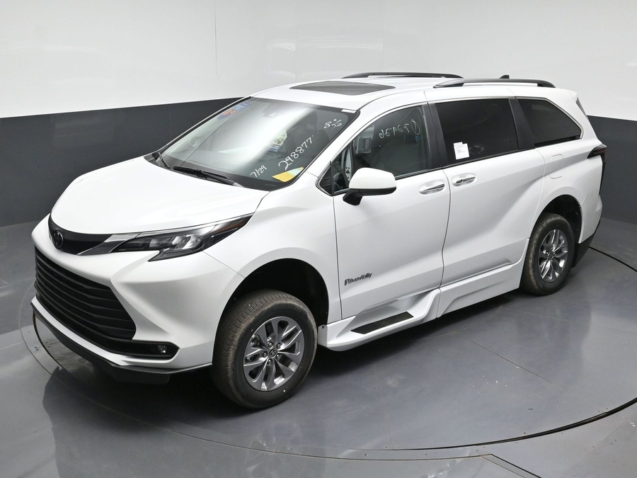 New 2026 Toyota Sienna Hybrid XLE Add - BraunAbility Side Entry In Floor Automatic Ramp