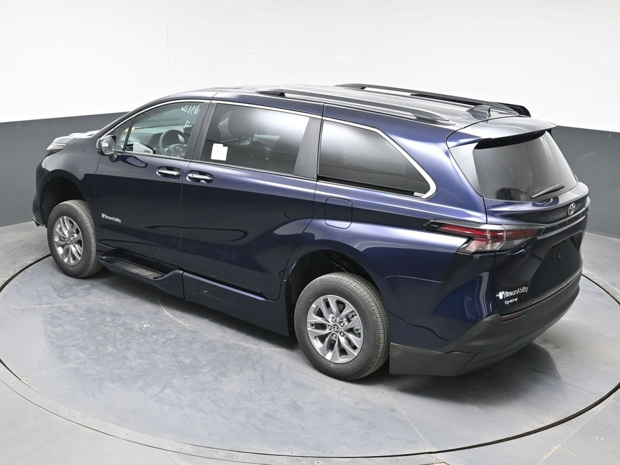New 2026 Toyota Sienna Hybrid XLE Plus - BraunAbility Side Entry Entry Fold Out Automatic Ramp