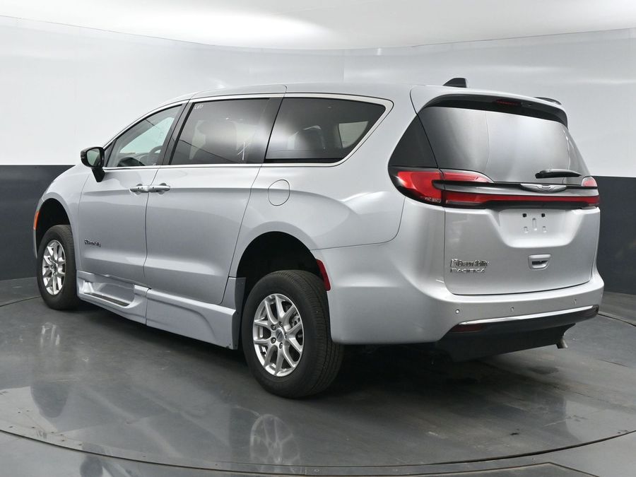 Used 2024 Chrysler Pacifica Touring L - BraunAbility Side Entry Entry Fold Out Automatic Ramp