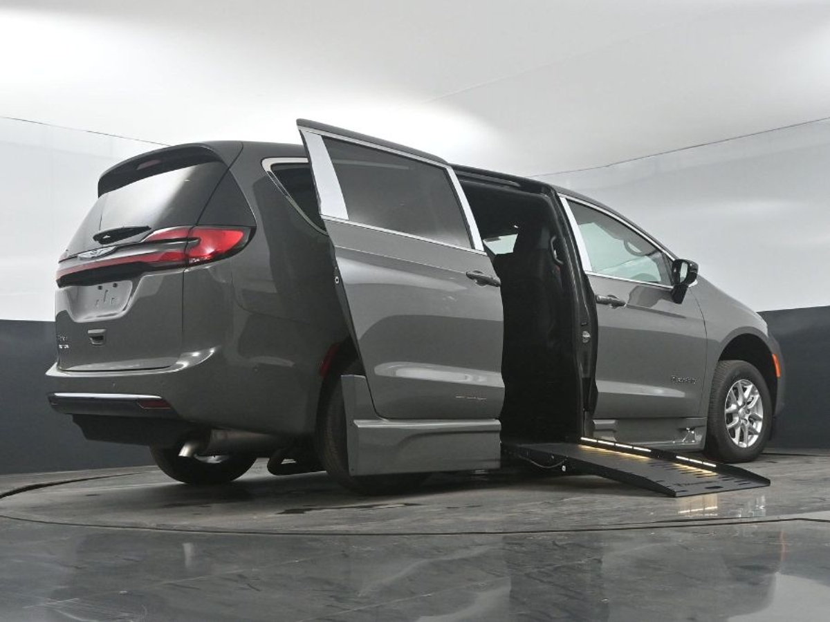 2025 CHRYSLER PACIFICA - Image 15