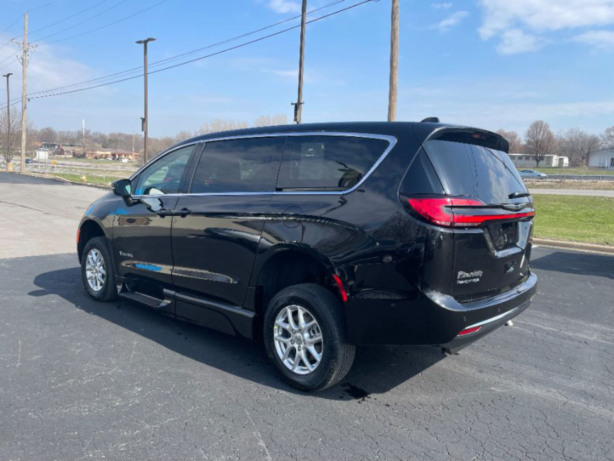 2023 CHRYSLER PACIFICA - Image 14