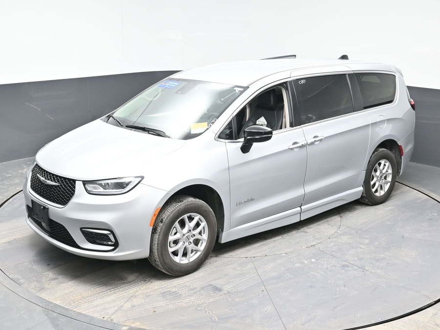 Used 2024 Chrysler Pacifica Touring L - BraunAbility Side Entry Entry Fold Out Automatic Ramp