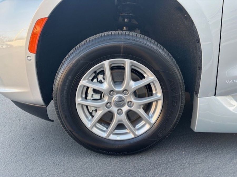 Used 2024 Chrysler Pacifica Touring L - VMI Side Entry Entry In Floor Automatic Ramp