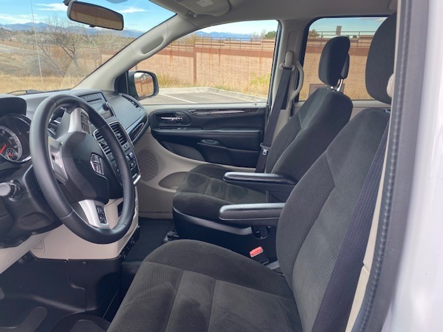 Used 2015 Dodge Grand Caravan SXT - BraunAbility Side Entry Entry Fold Out Automatic Ramp