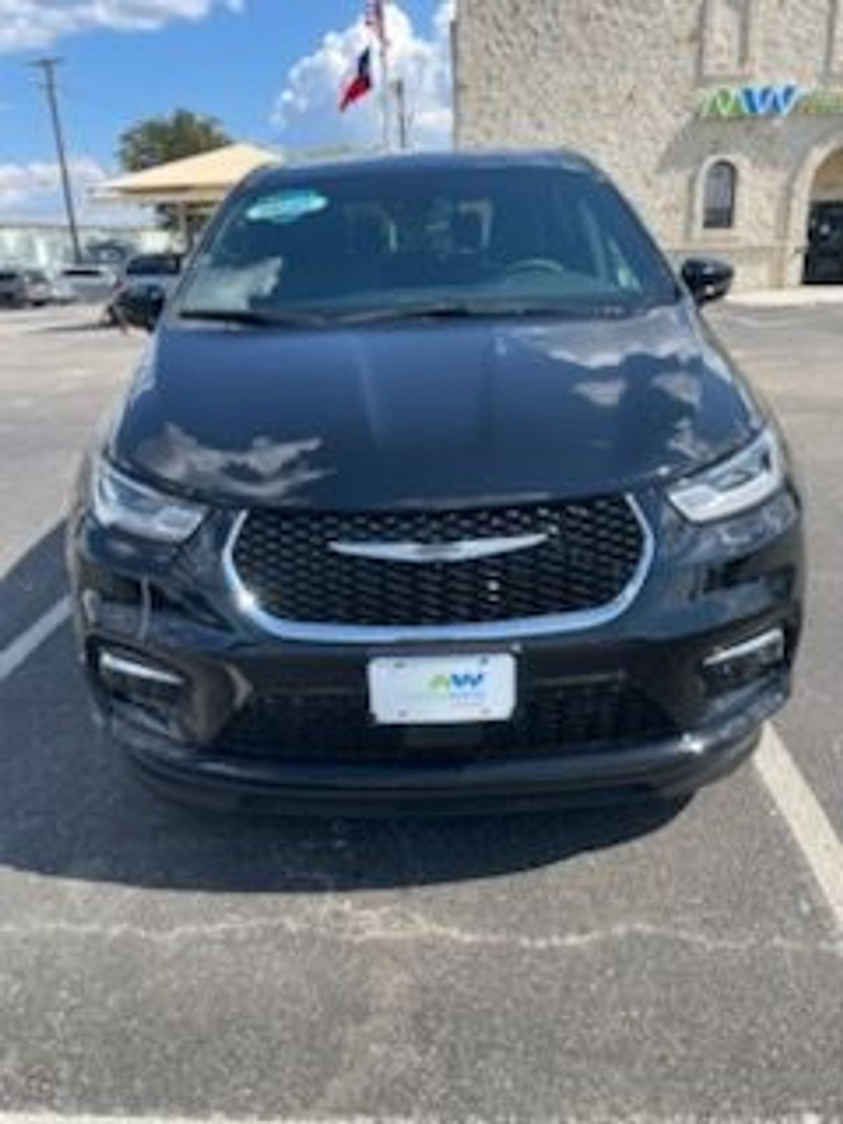 2025 Chrysler Pacifica Select's photo