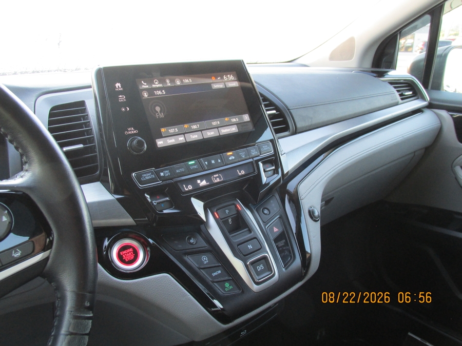Grey Honda Odyssey image number 11