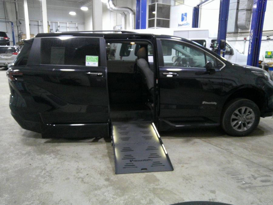Black Toyota Sienna image number 5