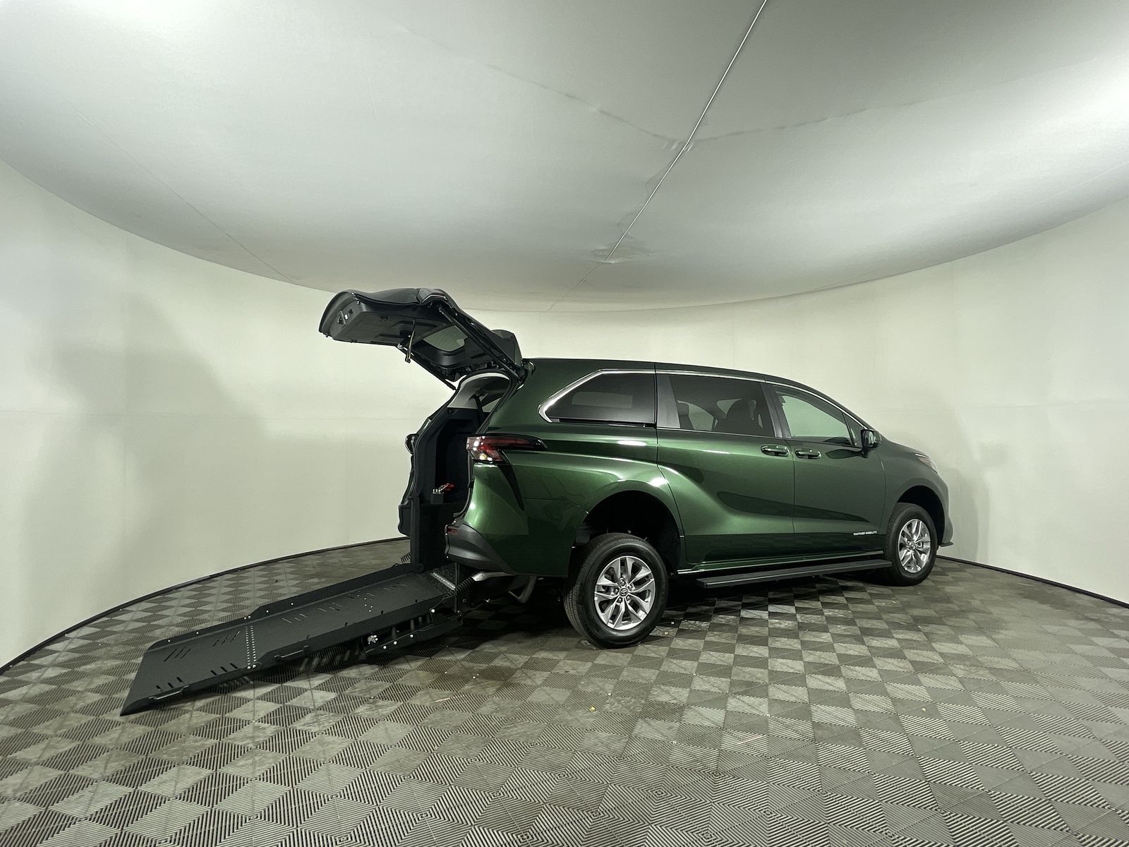 2026 Toyota Sienna FWD LE