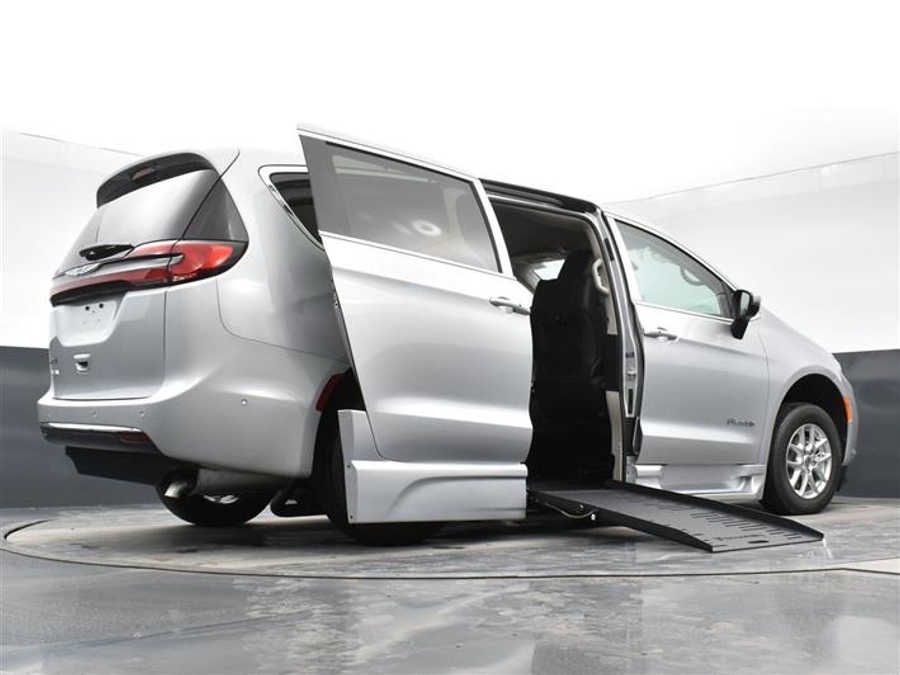 Used 2024 Chrysler Voyager LX - BraunAbility Side Entry Entry Fold Out Automatic Ramp