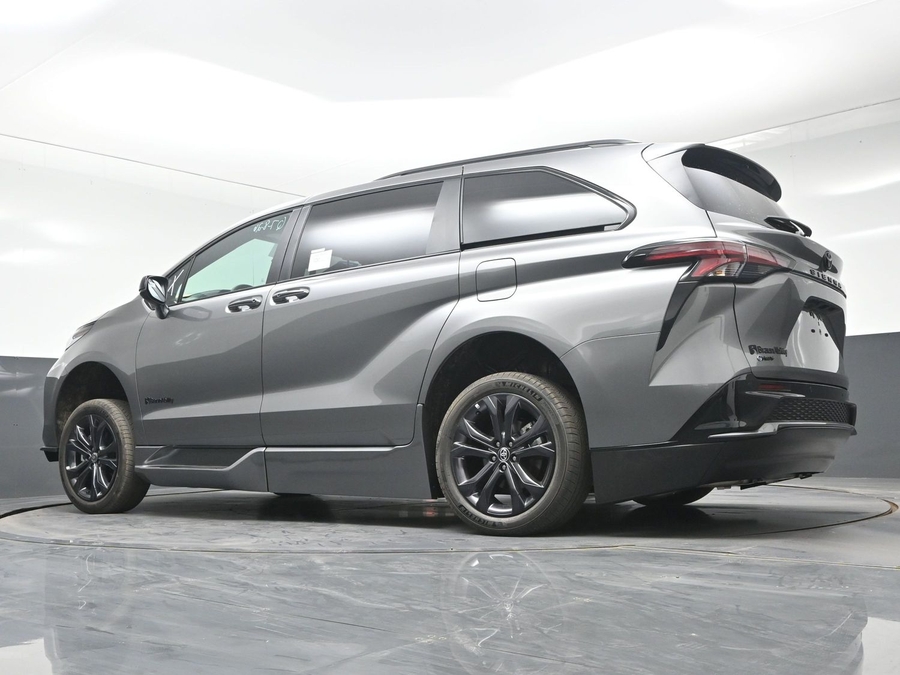 New 2026 Toyota Sienna Hybrid XSE Sport - BraunAbility Side Entry Fold Out Automatic Ramp