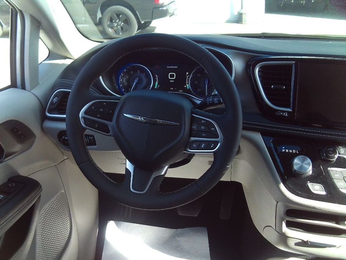 2024 CHRYSLER PACIFICA - Image 11