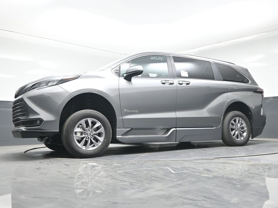 New 2026 Toyota Sienna Hybrid XLE Add - BraunAbility Side Entry In Floor Automatic Ramp