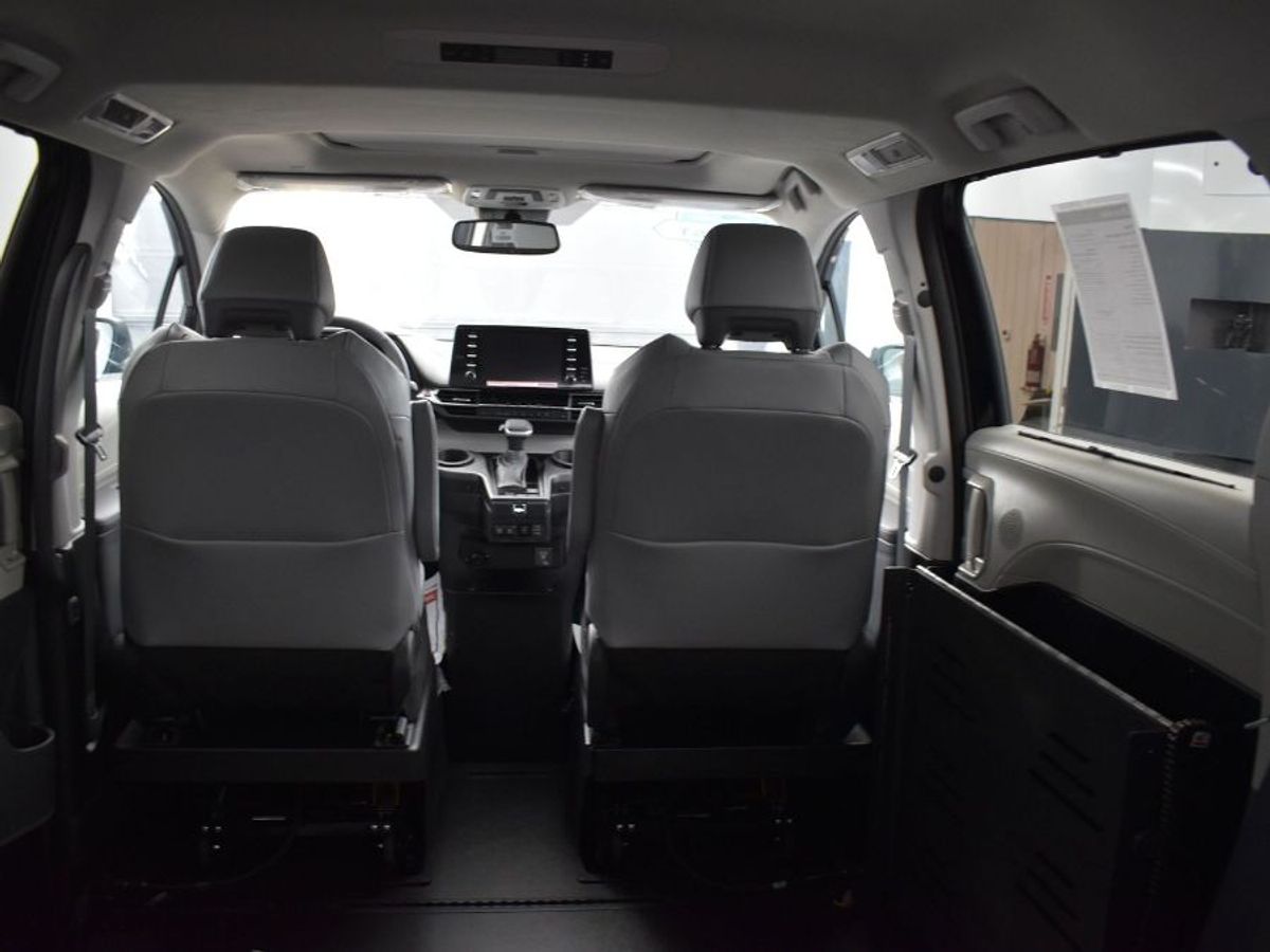 Black Toyota Sienna image number 6