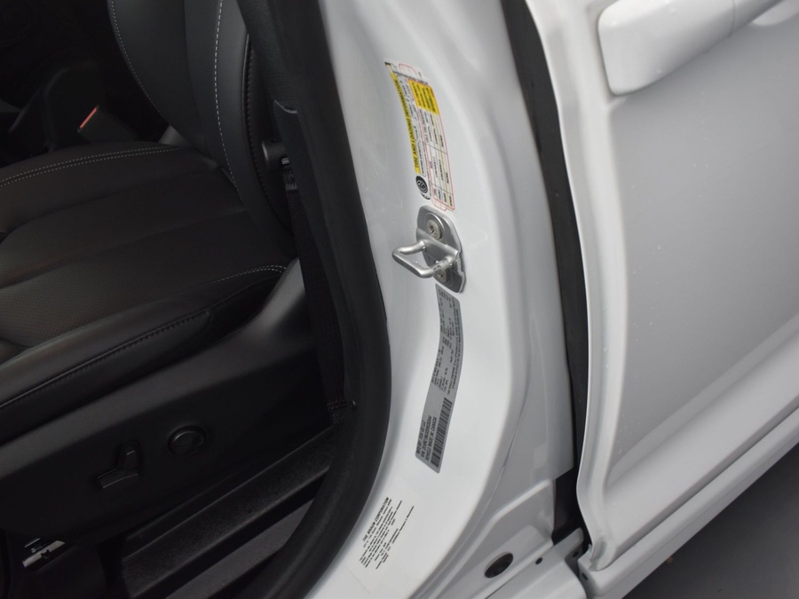 New 2025 Chrysler Pacifica Select Safety - BraunAbility Side Entry Entry Fold Out Automatic Ramp