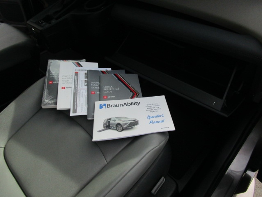 Used 2023 Toyota Sienna Hybrid XLE Base - BraunAbility Side Entry Entry In Floor Automatic Ramp