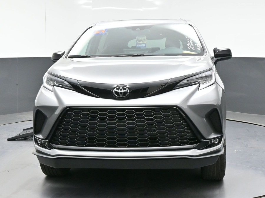 New 2026 Toyota Sienna Hybrid XSE Sport - BraunAbility Side Entry Entry Fold Out Automatic Ramp