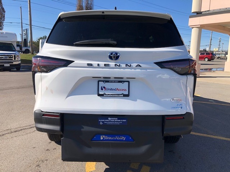 New 2026 Toyota Sienna Hybrid LE - BraunAbility Commercial Rear Entry Fold Out Manual Ramp