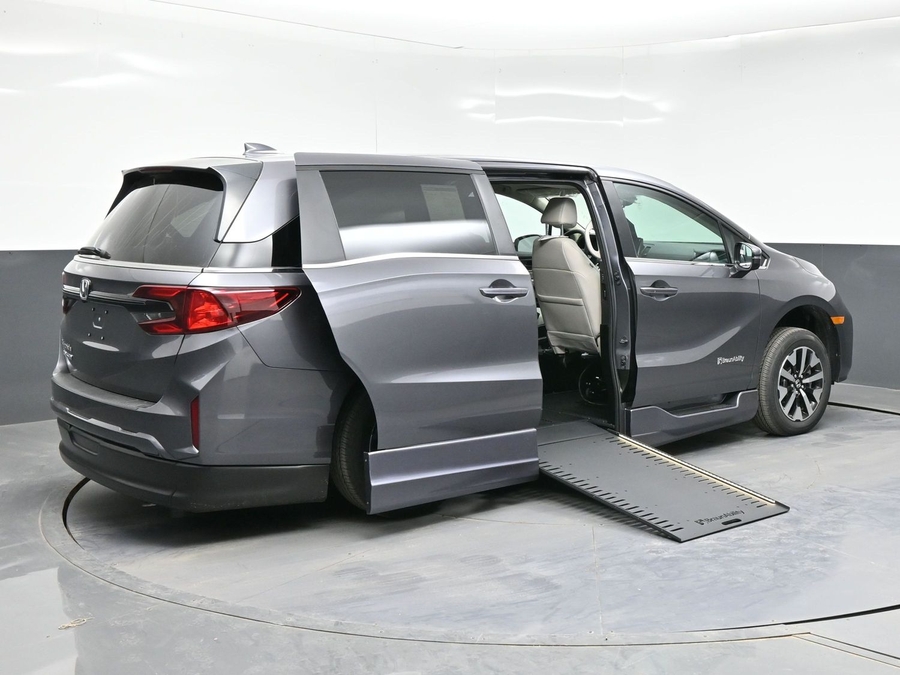 Grey Honda Odyssey image number 6