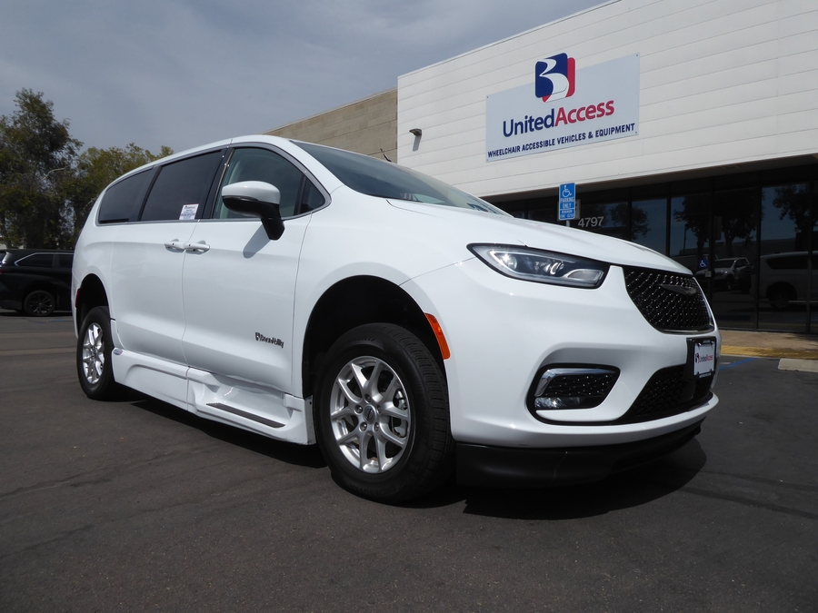 Used 2023 Chrysler Pacifica Touring L - BraunAbility Side Entry Fold Out Automatic Ramp