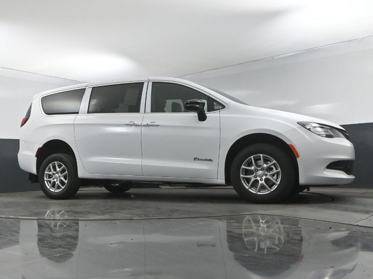 2025 CHRYSLER VOYAGER - Image 18