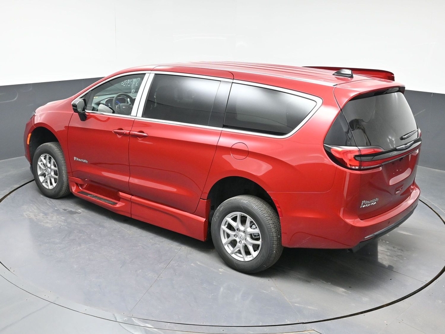 Red Chrysler Pacifica image number 21