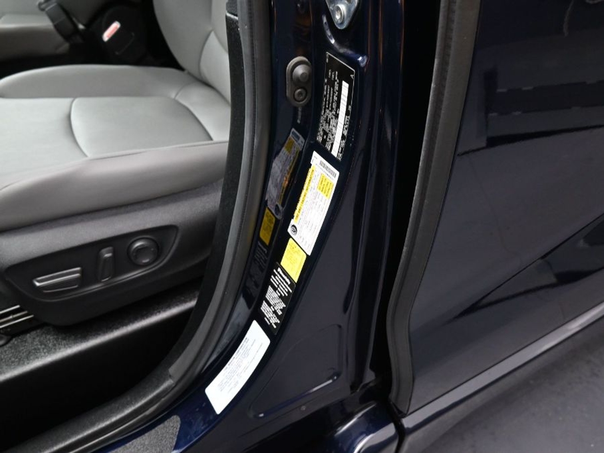 2025 TOYOTA SIENNA - Image 17