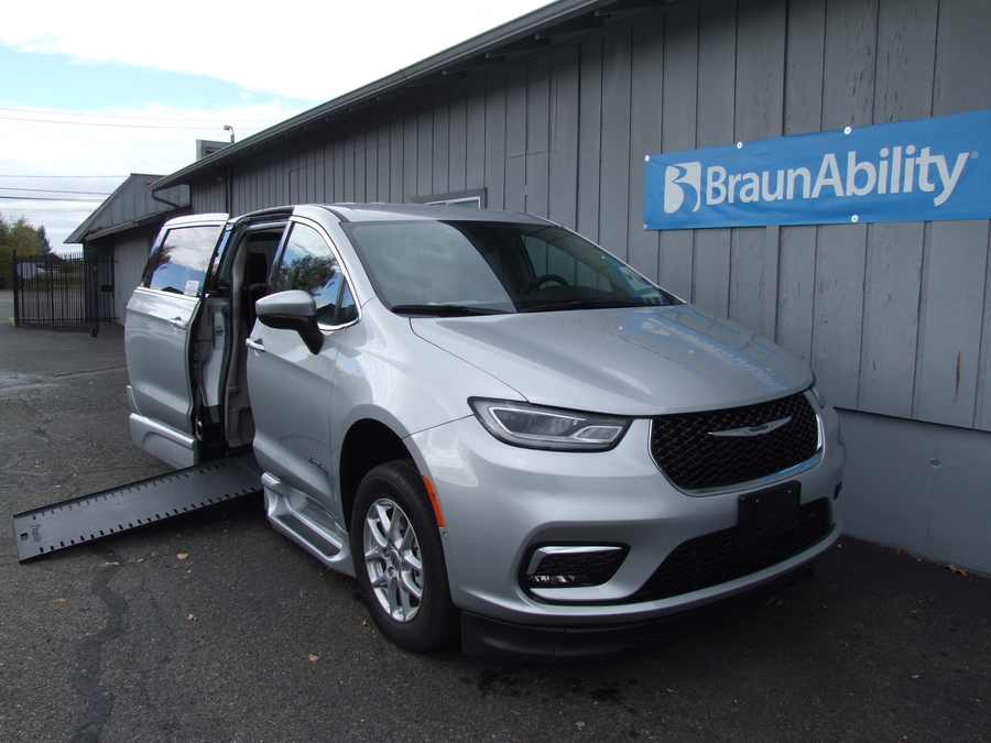 Used 2023 Chrysler Pacifica Touring L - BraunAbility Side Entry Entry In Floor Automatic Ramp