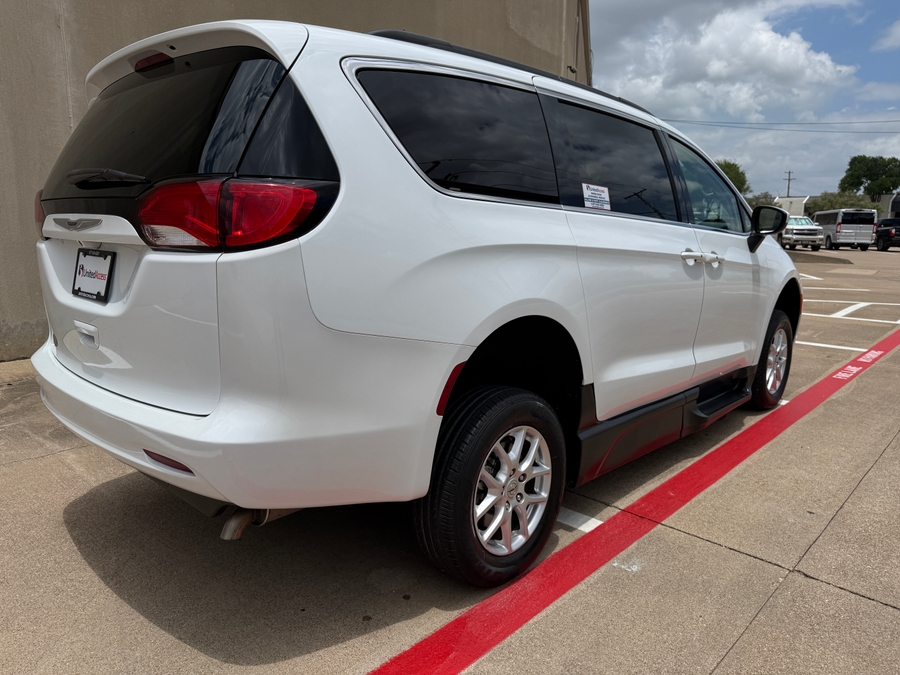 Used 2021 Chrysler Voyager LXi - BraunAbility Commercial Side Entry Entry Fold Out Manual Ramp