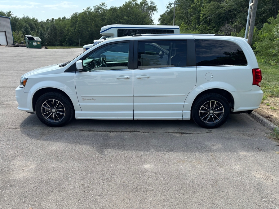 Used 2017 Dodge Grand Caravan SXT - BraunAbility Side Entry Fold Out Automatic Ramp