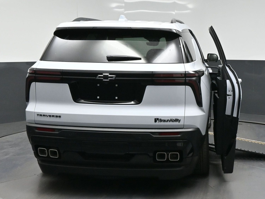 White Chevrolet Traverse image number 4