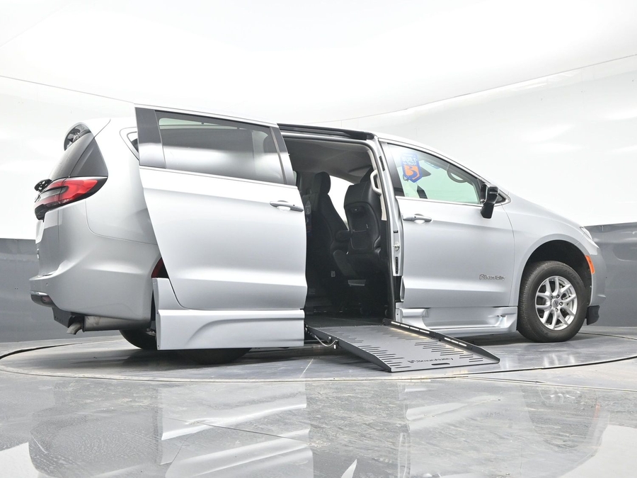 Used 2024 Chrysler Pacifica Touring L - BraunAbility Side Entry Entry Fold Out Automatic Ramp