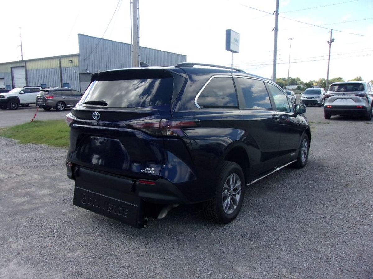 2024 TOYOTA SIENNA - Image 8