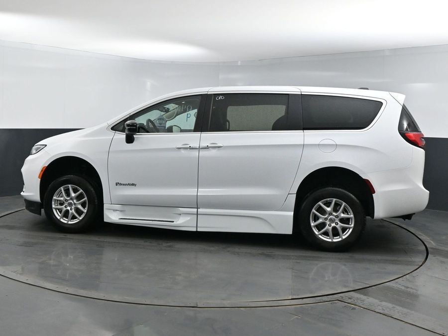 Used 2024 Chrysler Pacifica Touring L - BraunAbility Side Entry Entry Fold Out Automatic Ramp